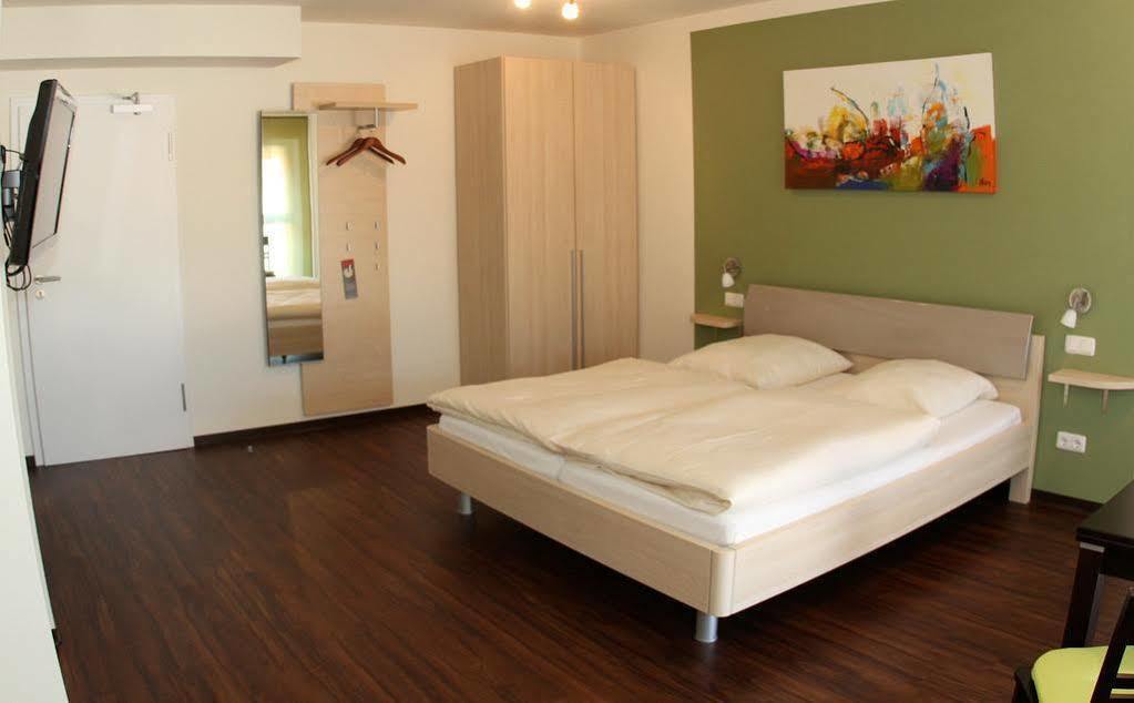 Landhotel Imhof Neuhof  Bagian luar foto