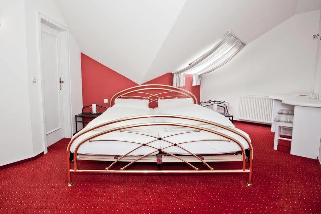 Landhotel Imhof Neuhof  Bagian luar foto
